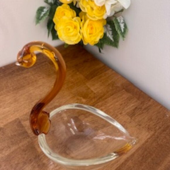 Vintage Murano Glass Swan Figurine – Elegant Amber and Clear Design - Picture 3 of 7